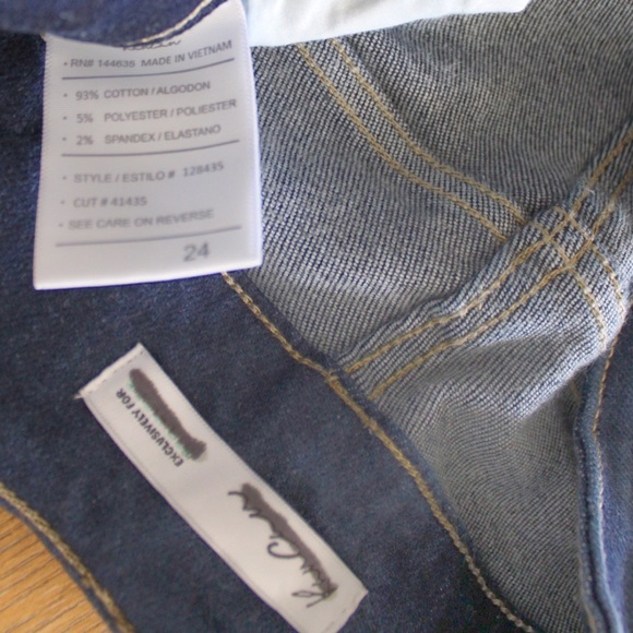 Plus Size KanCan High Rise Ripped Cropped Jeans 24 - Picture 9 of 10